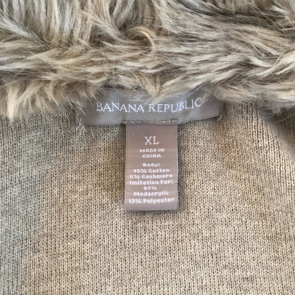 Banana Republic sweater with faux fur collar - Picture 2 of 7
